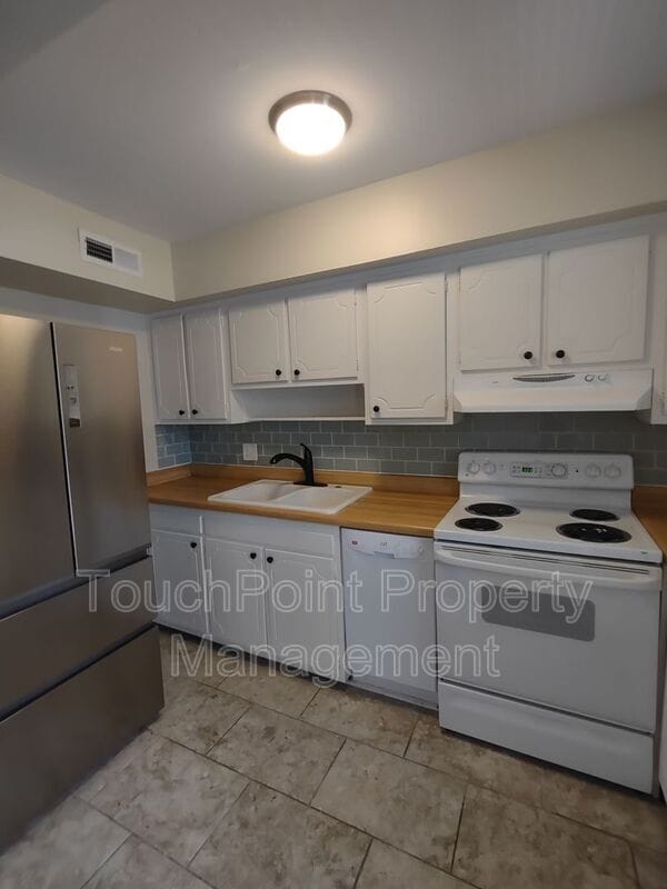 Building Photo - 910 McAlway Rd