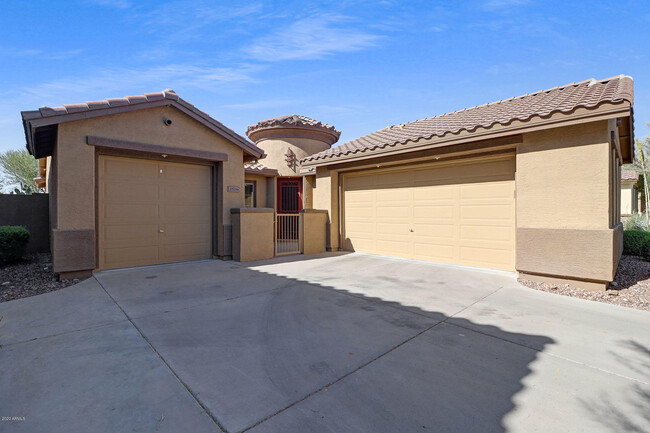 Building Photo - 2516 W Coyote Creek Dr