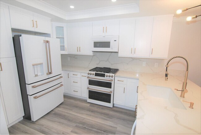 Foto del edificio - Stunning Fully Remodeled Condo in Costa Mesa