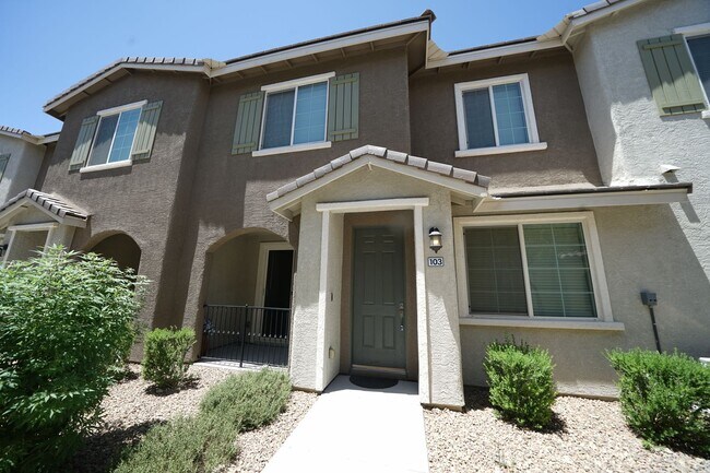Building Photo - SHOWINGS AVAILABLE NOW