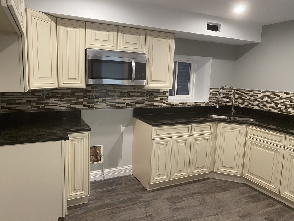 Foto principal - 3079 S Bonfield St