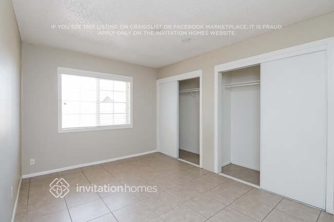 Foto del edificio - 2022 W Windrose Dr