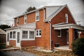 Building Photo - 870 E Main St