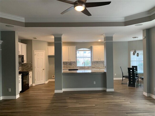 Building Photo - 12107 N Brenton Knoll Dr