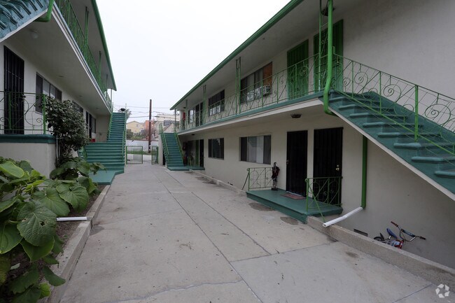 Building Photo - 4851 San Vicente Blvd
