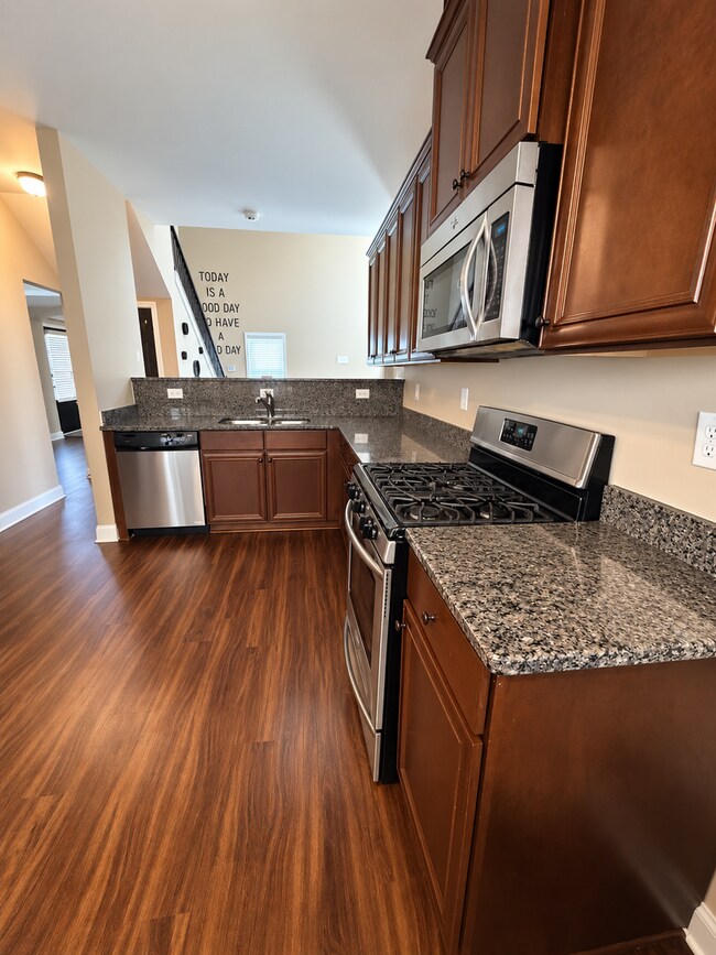 Building Photo - 424 Strawberry Walk