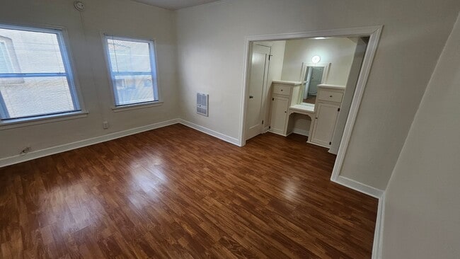Building Photo - 727 S Coronado St