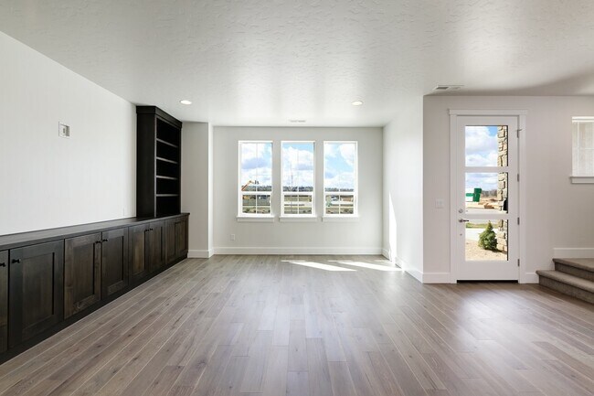 Foto del edificio - 3 Bedroom 2.5 Bathroom Townhouse in Harris Ranch.