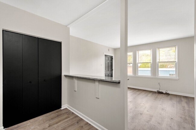 Foto del edificio - 644-650-650 Center Ave