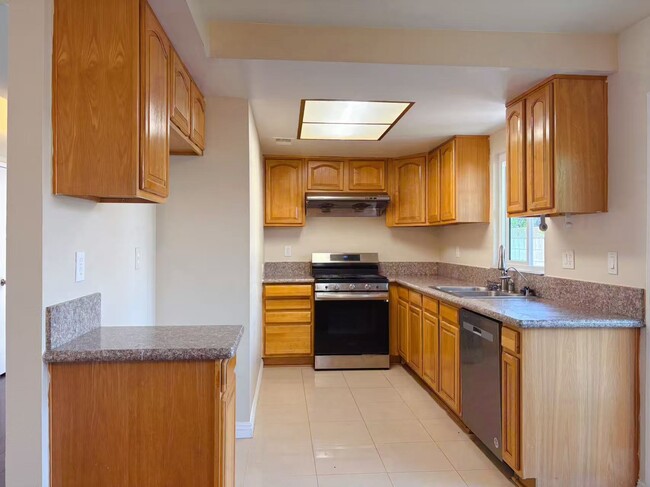 Kitchen - 4340 Muscatel Ave