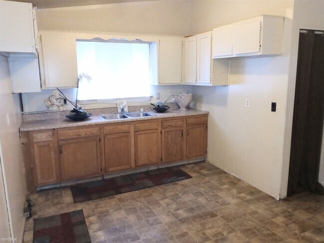 Building Photo - 3 br, 1 bath House - 17737 Westbrook St