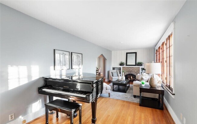 Foto del edificio - 2420 Simpson Ave