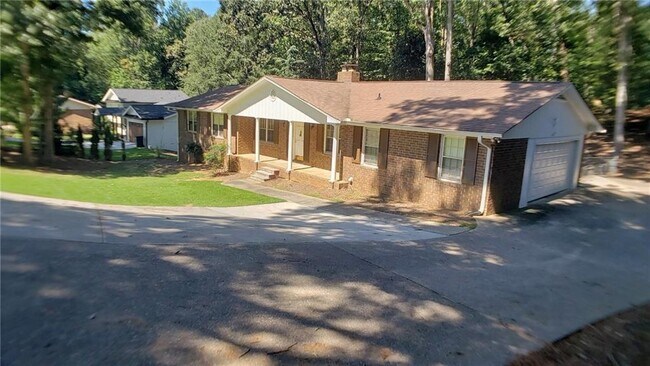 Building Photo - 516 NW Woodland Dr