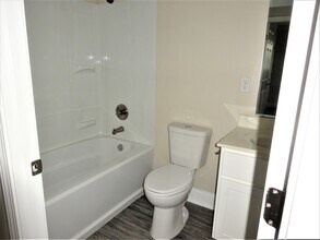Building Photo - Saratoga Apartments - STA
