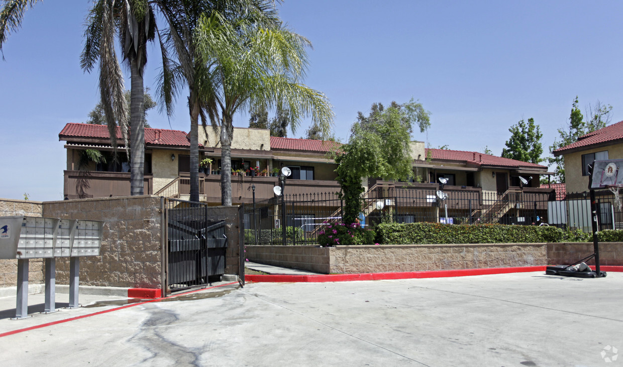 Primary Photo - Arrow Park Apartments