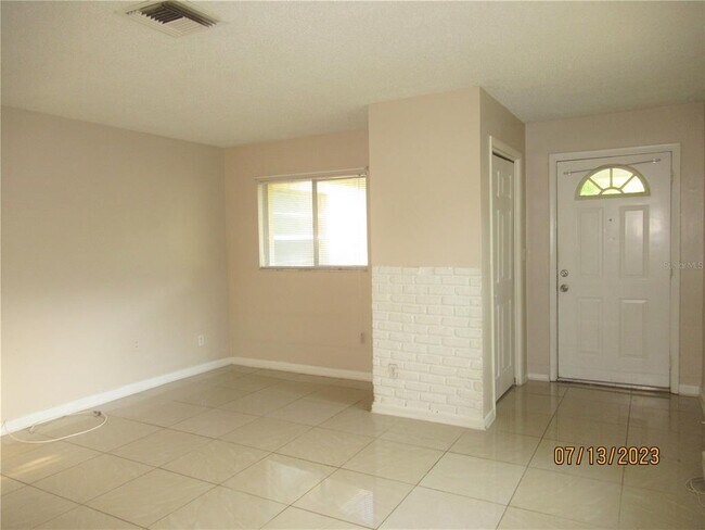 Building Photo - 11507 Valencia Dr