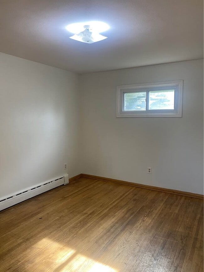 Building Photo - 205 9th St S