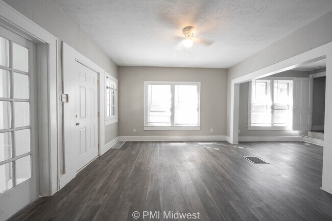 Building Photo - 1306 N Rural St