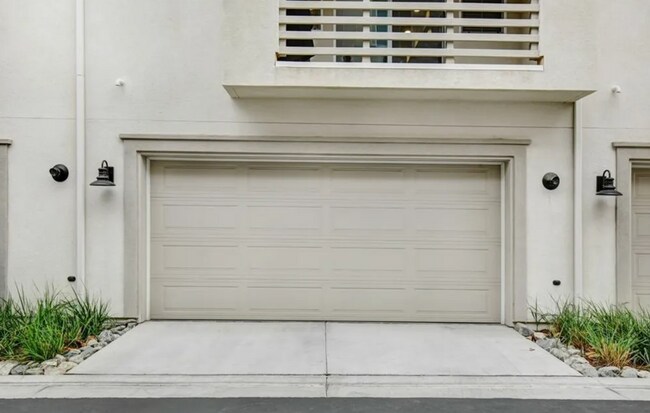 Building Photo - 1205 Calle Seabass