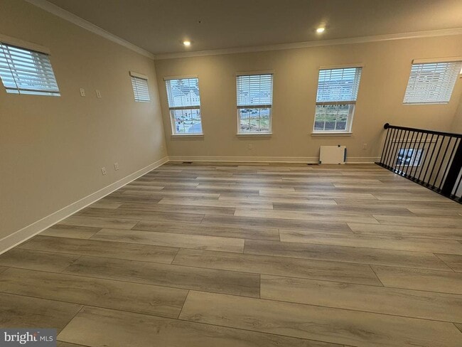 Building Photo - 330 Birdie Ct