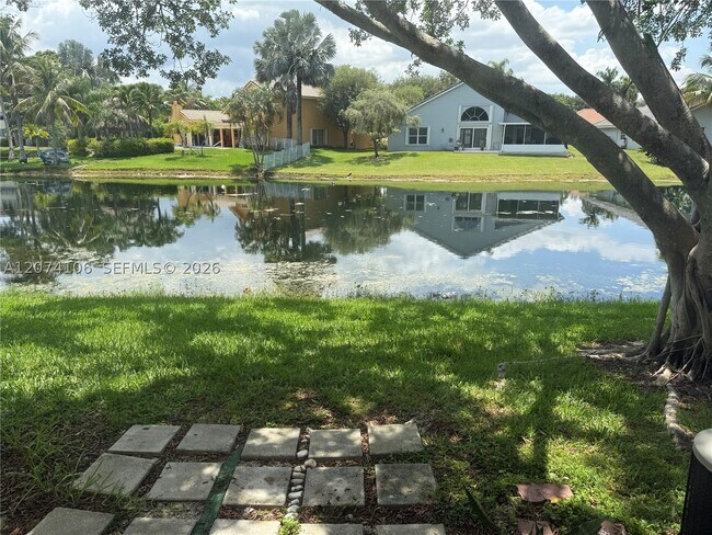 Building Photo - 9454 Palm Cir S