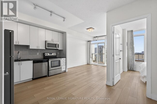 Building Photo - 68 Merton St