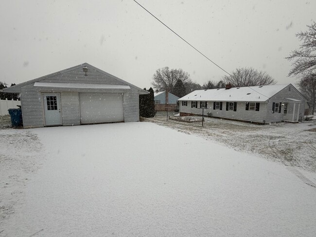 Building Photo - 3993 Sharoden Dr