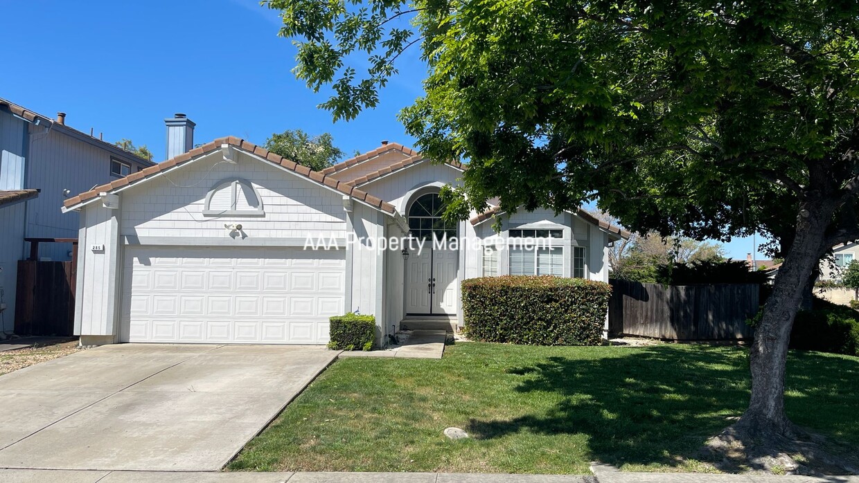 Foto principal - Brentwood Beautiful 3 bedroom 2 bath home!...