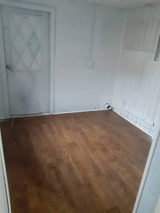 Building Photo - 842 W Pine St