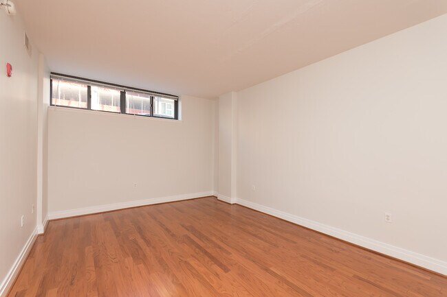 Foto del edificio - 2120 Vermont Ave NW