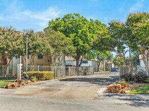 Building Photo - 10650 Steppington Dr