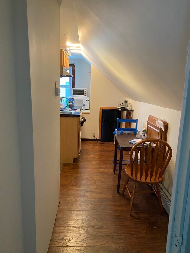 kitchen - 583 Emerson Dr