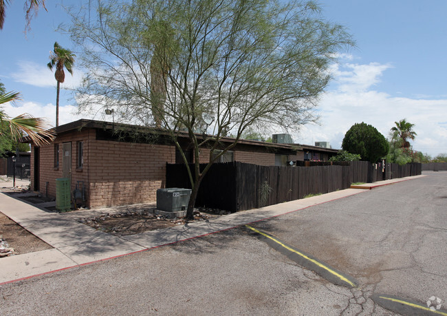 Building Photo - Oakwood Terrace