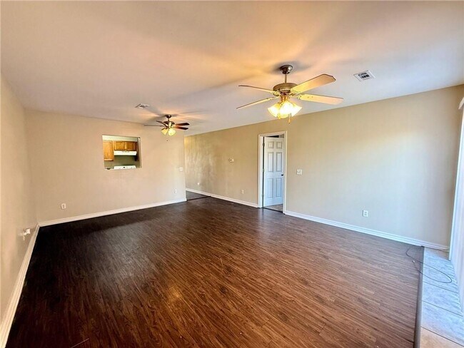 Foto del edificio - 335-335 Graystone Cir
