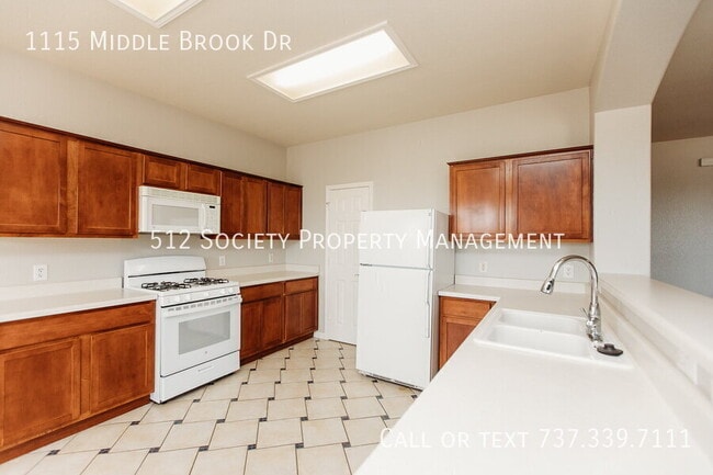 Foto del edificio - 1115 Middle Brook Dr