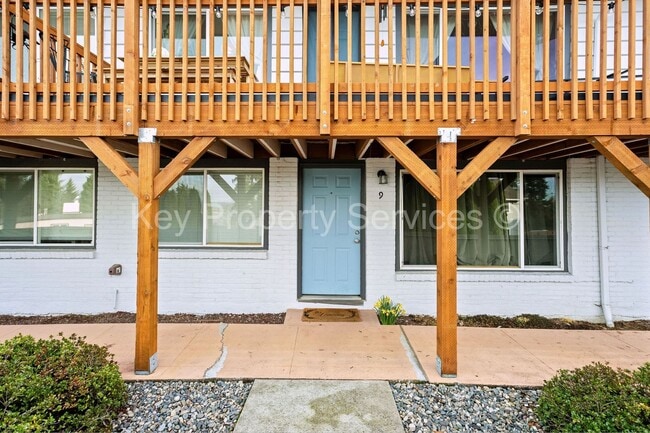 Updated Lakeshore Area Condo - Updated Lakeshore Area Condo