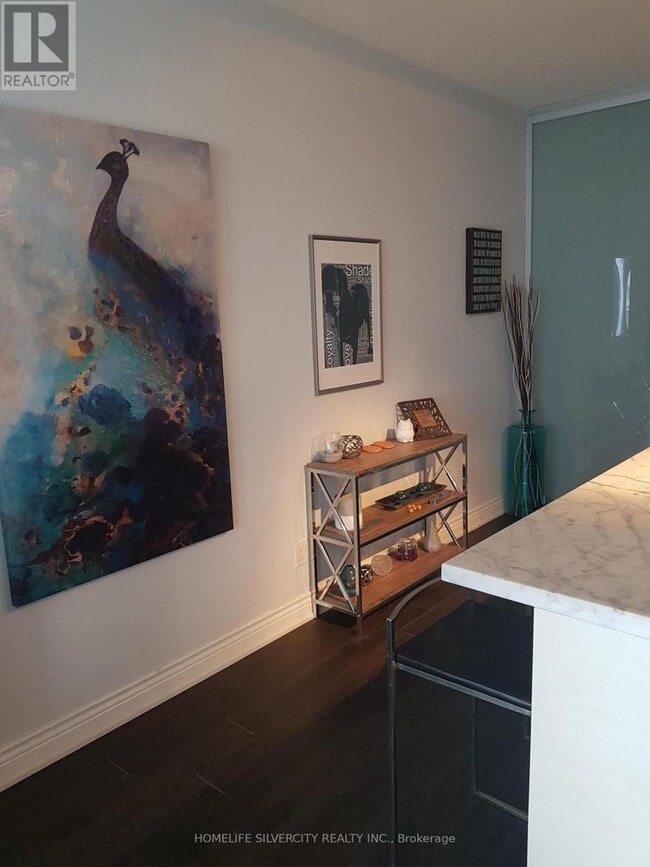 Photo du bâtiment - 88 Park Lawn Rd