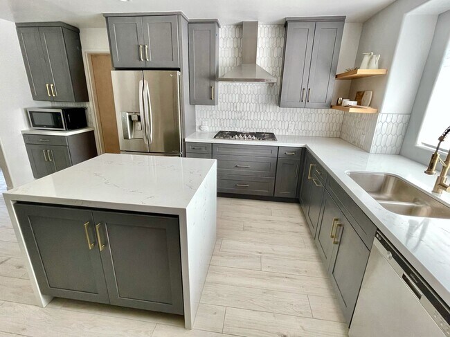 NEW Appliances in Beautiful Kitchen - 2222 Neilson Way