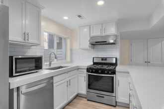 Building Photo - 10454 S Golden Willow Dr