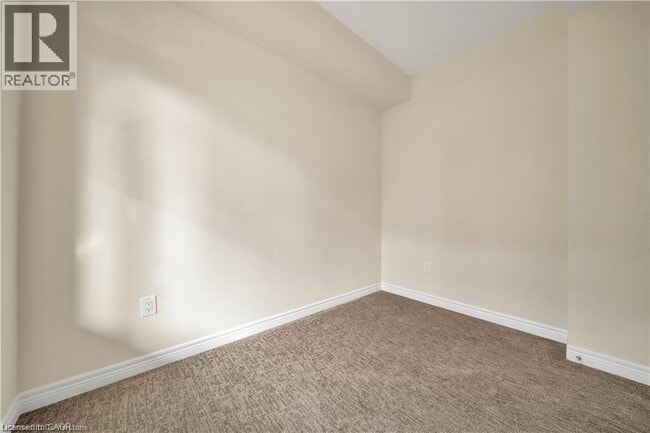 Building Photo - 100 Hollywood Ct