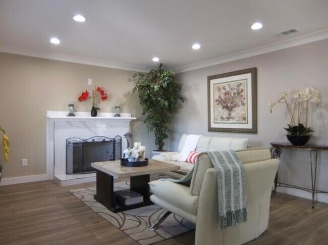 Building Photo - 1767 Chaucer Dr