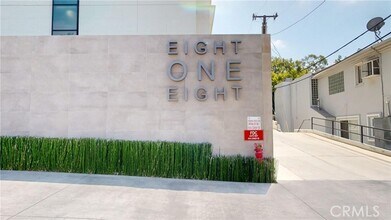 Building Photo - 818 N Doheny Dr