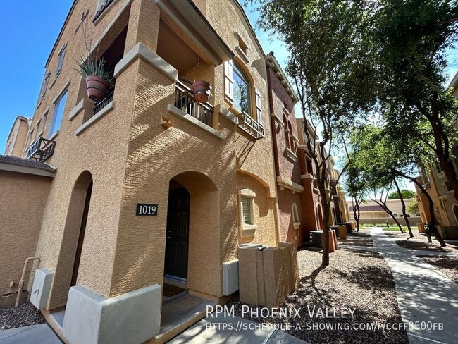 Foto del edificio - 240 W Juniper Ave