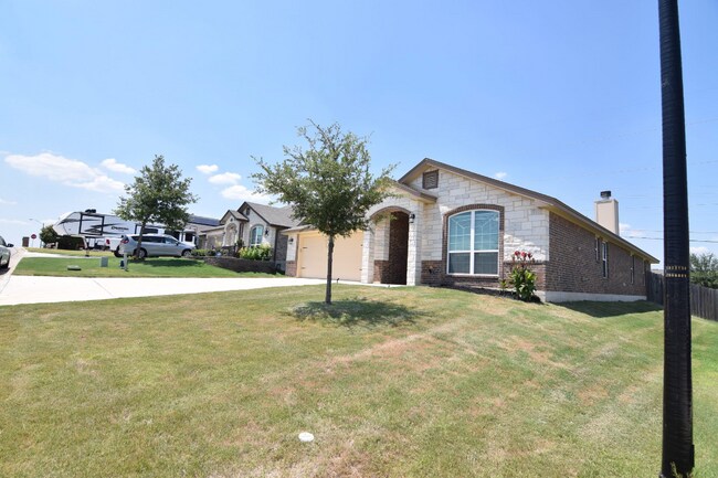 Building Photo - 902 Ridgeview Dr