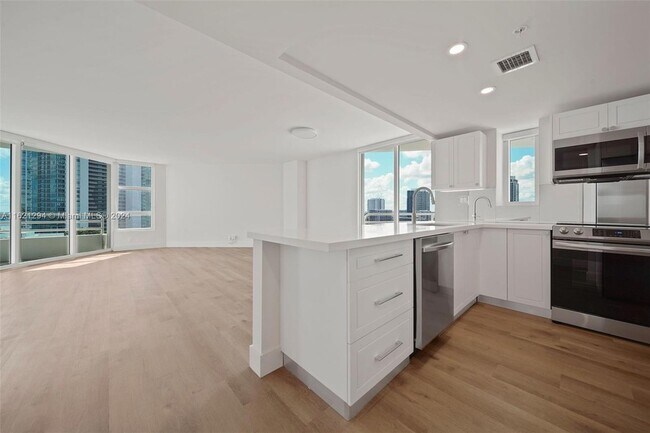 Foto del edificio - 555 NE 34th Street Unit 1209