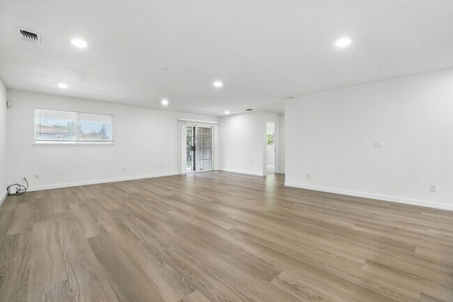 Foto del edificio - 2051 56th Ave