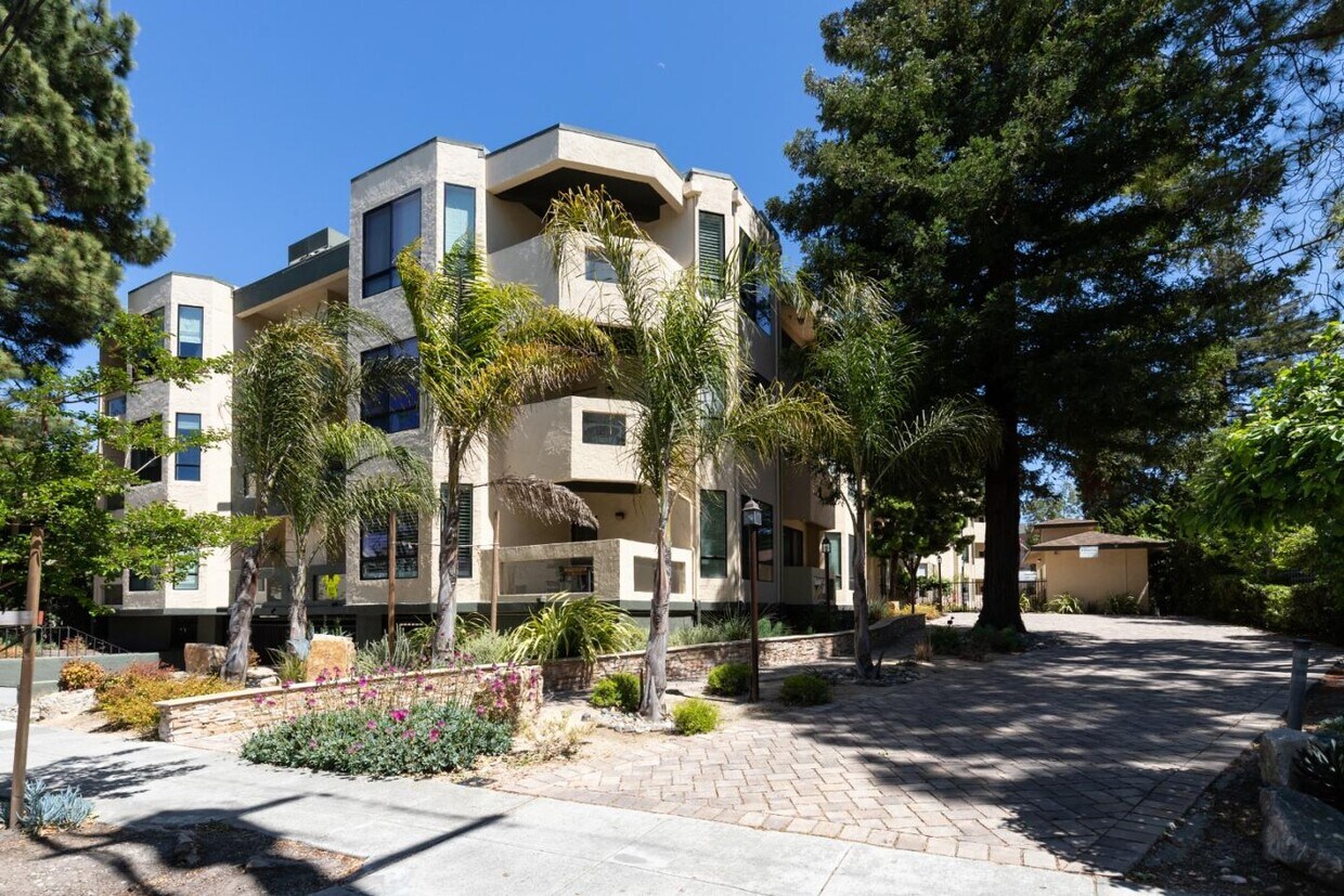 Foto principal - 1457 Bellevue Ave
