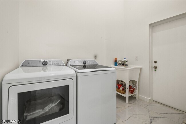 Foto del edificio - 840 Carpenter St E