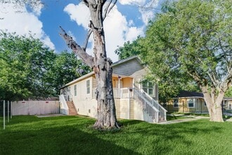 Building Photo - 6054 Ridgeway Dr