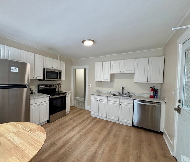 Kitchen - 130 Woodlawn Ave